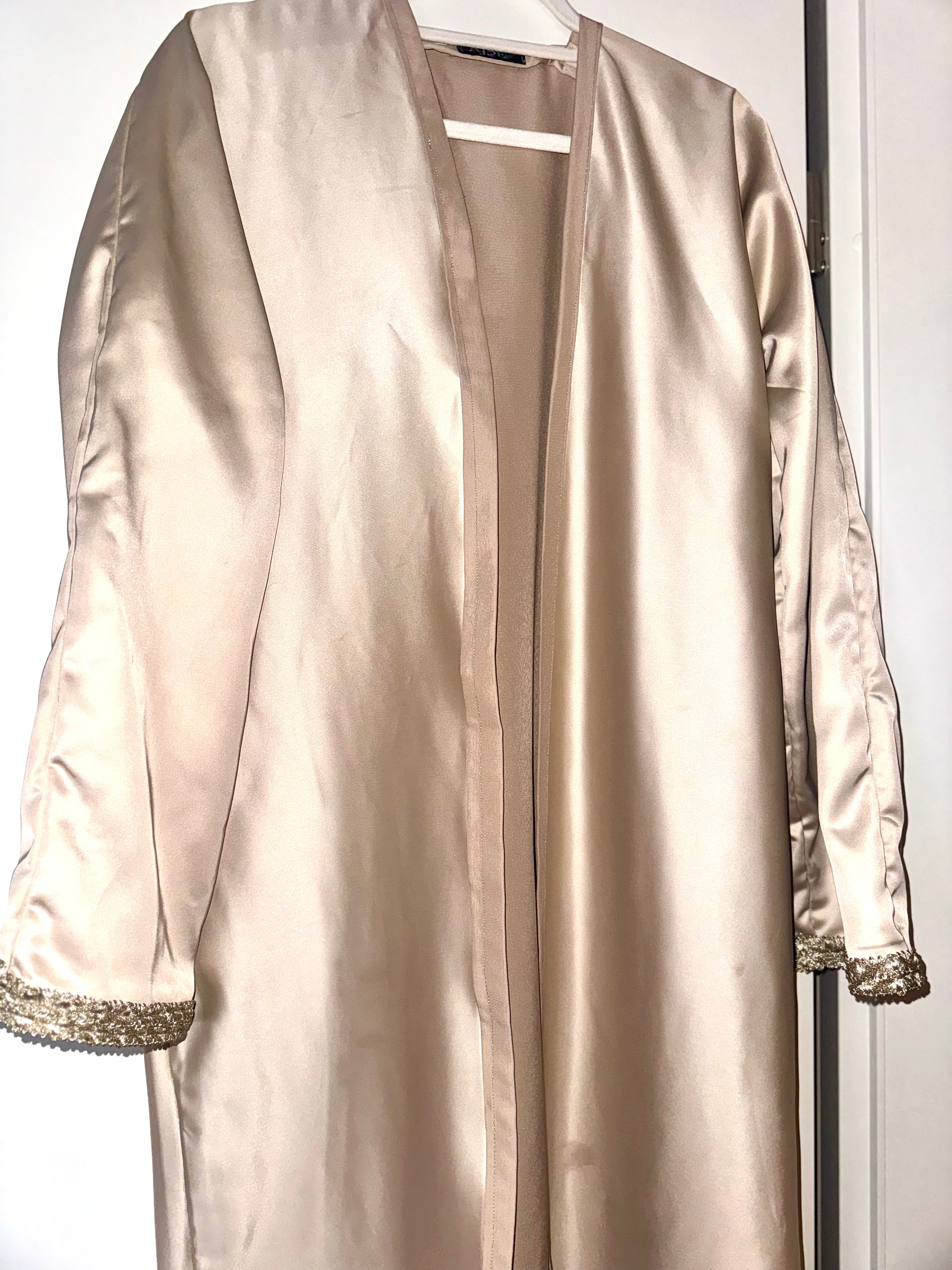 Champagnekleurige abaya